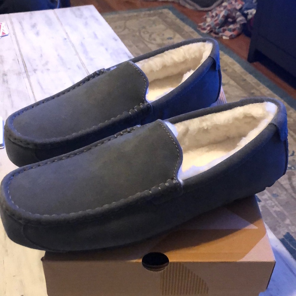 New in Box Kookaburra By Ugg Mens Slip Ons